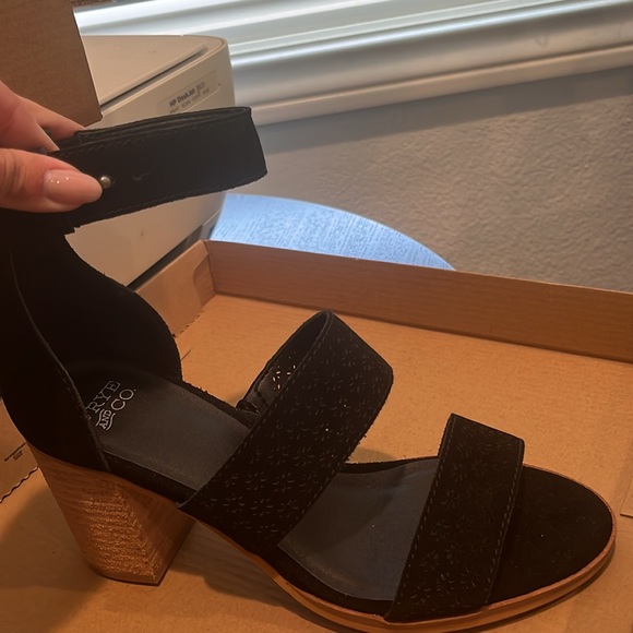 Black heels - Picture 2 of 6